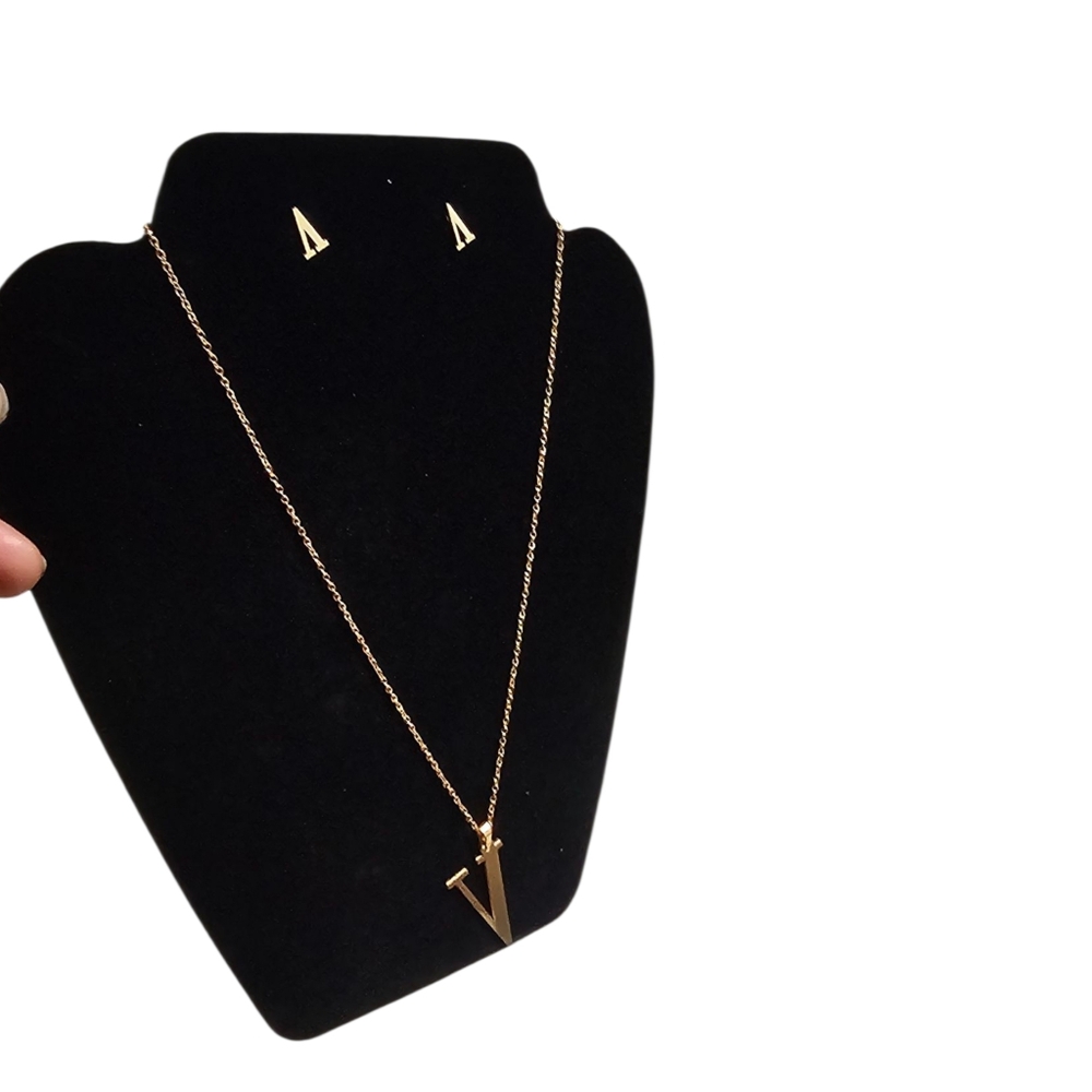Elegant Gold Necklace and Earring Set